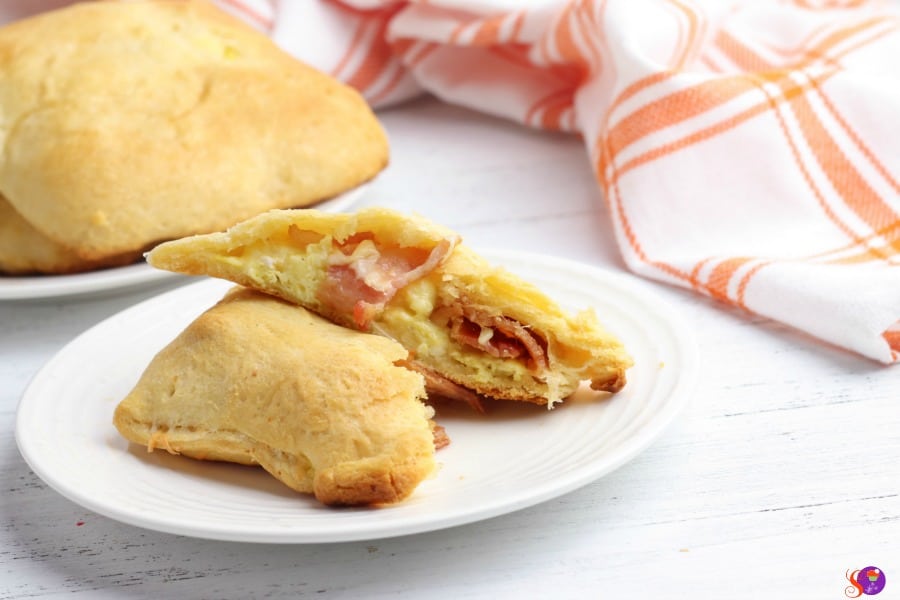 easy breakfast idea bacon egg and cheese breakfast pockets
