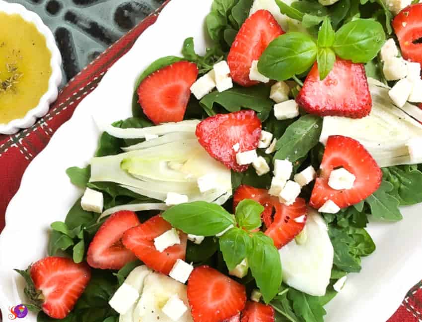 Spinach, Strawberry and Fennel Salad with Balsamic Vinaigrette dressing on side