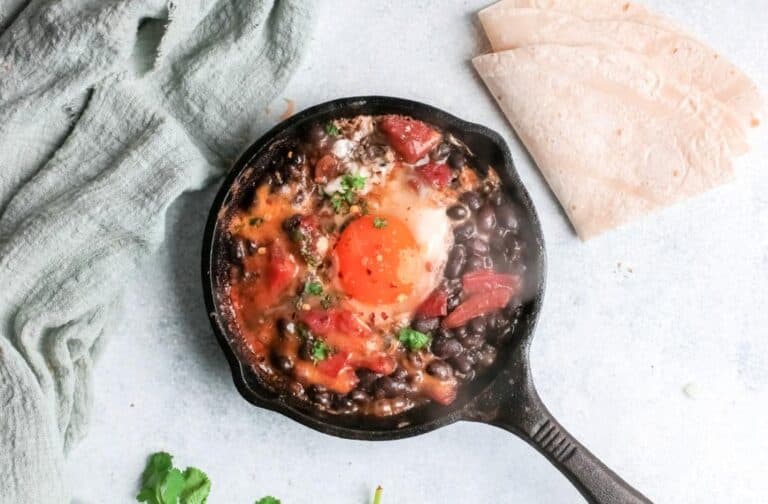 Tasty One-Pan Huevos Rancheros (Authentic Mexican)