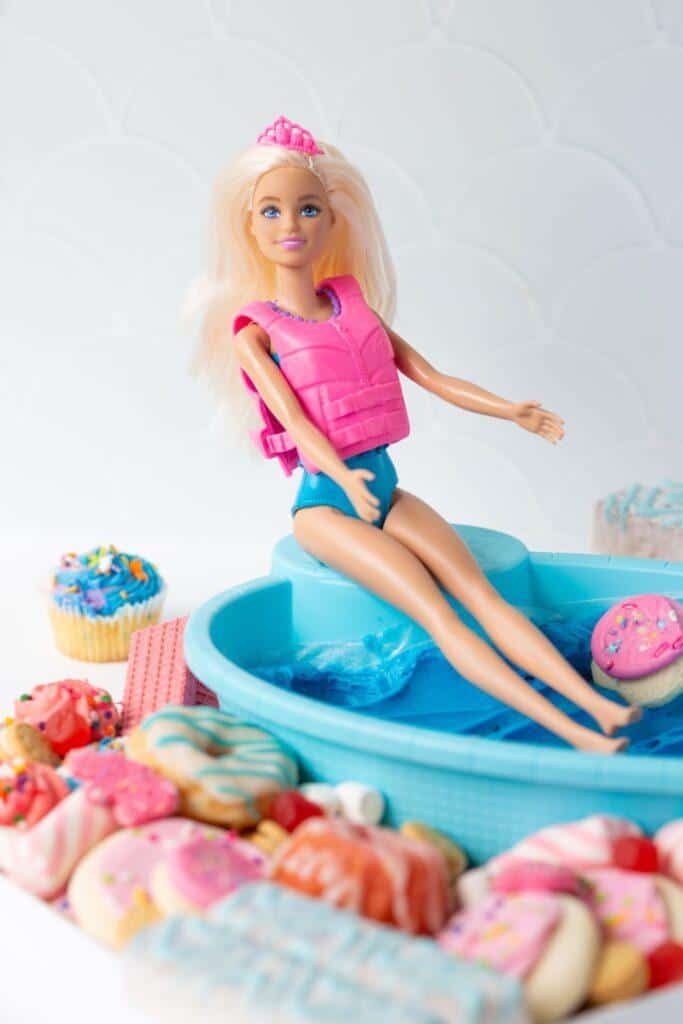 Barbie with Barbie Pool Toy Frosting Board