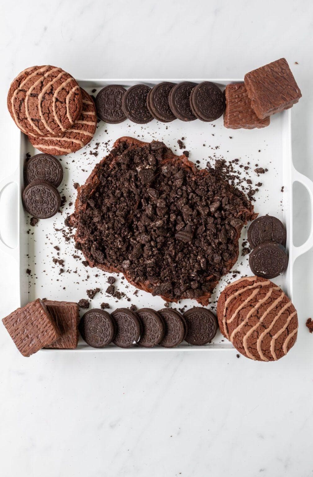 5 Steps to a Bewitching Dirt and Worms Frosting Board