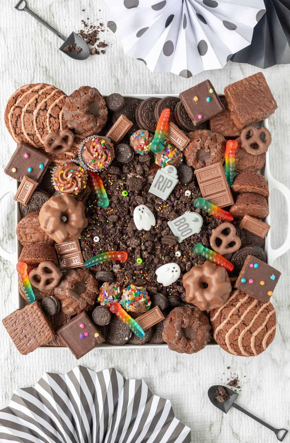 5 Steps to a Bewitching Dirt and Worms Frosting Board