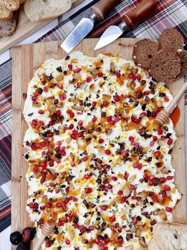HOLIDAY BUTTER BOARD: A FESTIVE SPREAD