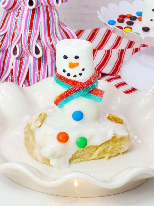 Frosty's Meltdown: Irresistible Melted Snowman Cinnamon Rolls