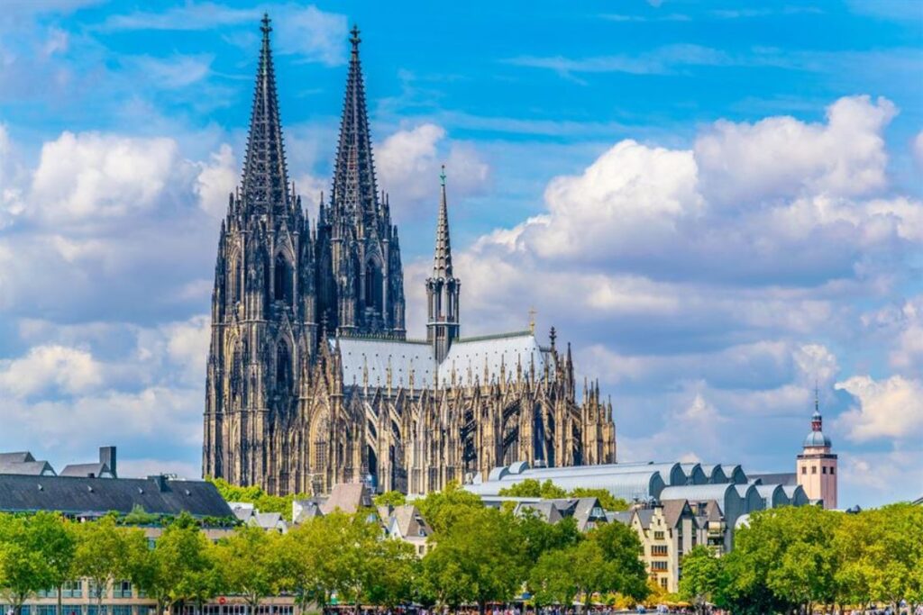 18 Magnificent Churches and Cathedrals That Will Leave You Speechless